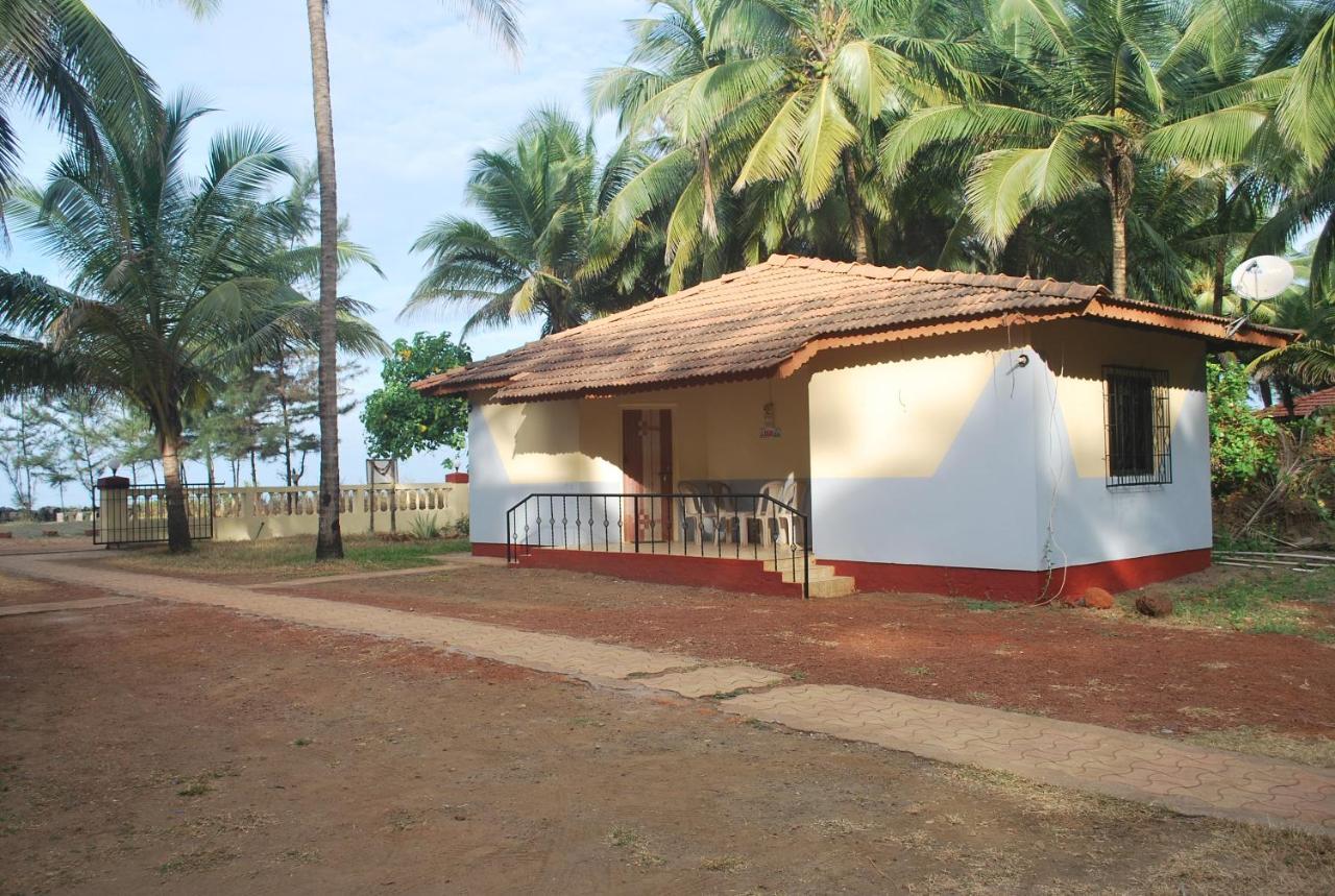 Pears Beach Resort Dāpoli Exterior foto